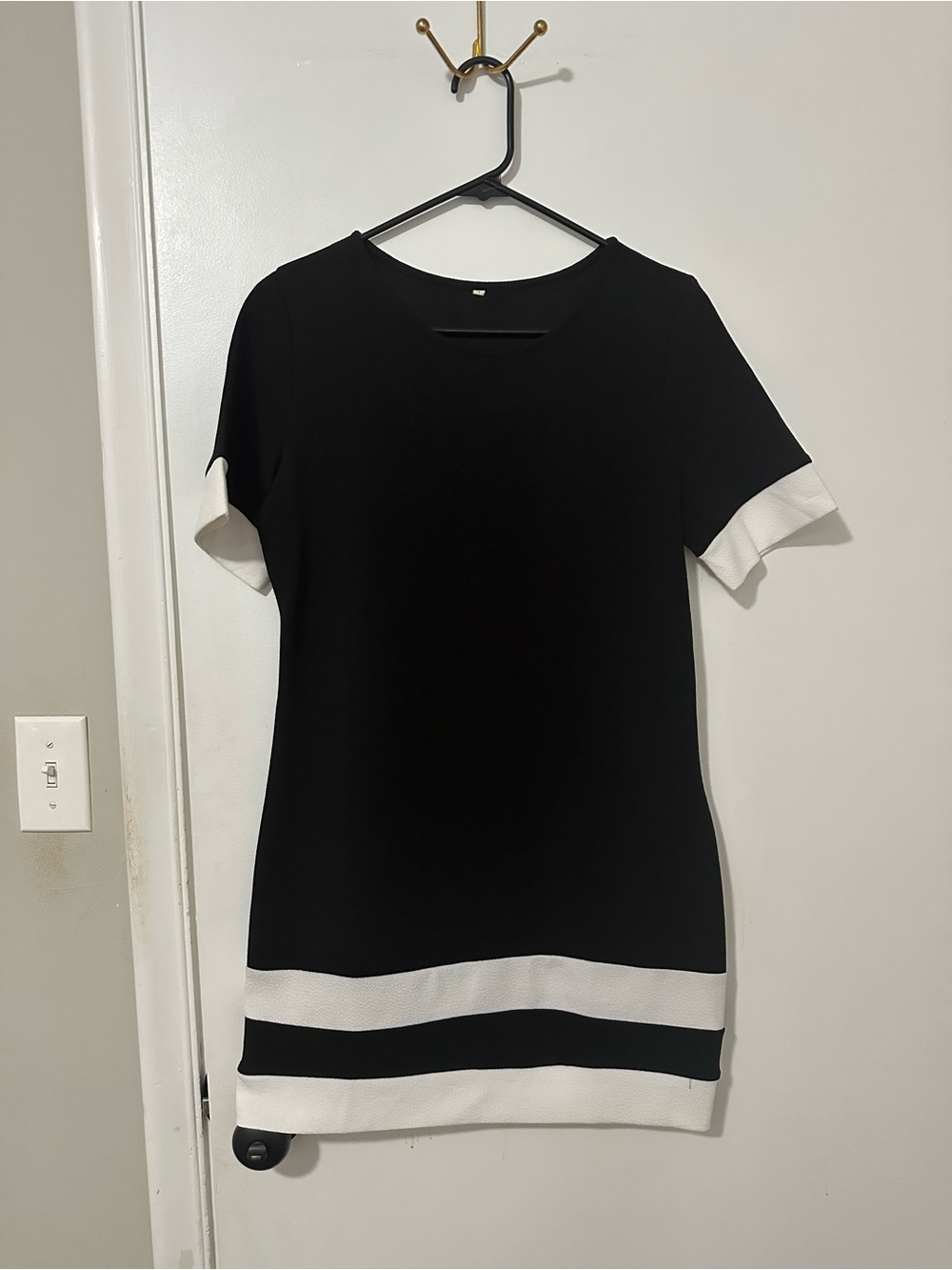 Black and White Short Sleeve Shift Mini Dress